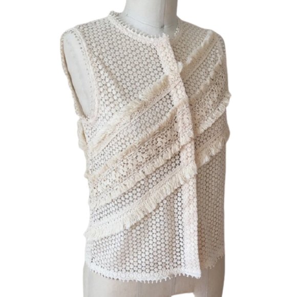 GOEN.J Lace Floral Fringe Sleeveless Button Blouse - Picture 5 of 13